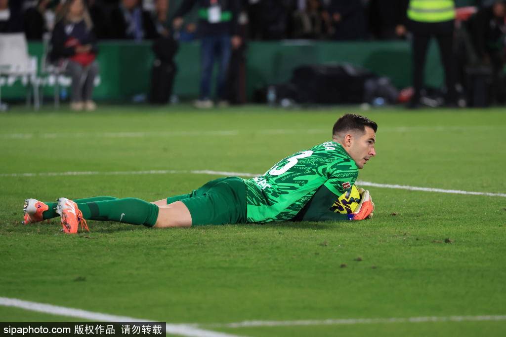 关于赛后比利亚雷亚尔备战CBA常规赛，绝杀压哨细节曝光，话题不断，赛程密集仍需轮换的信息